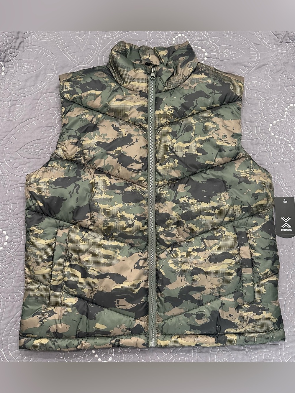 XERSION Boys Forest Camo Midweight Puffer Vest NWT Size L 14/16 Husky